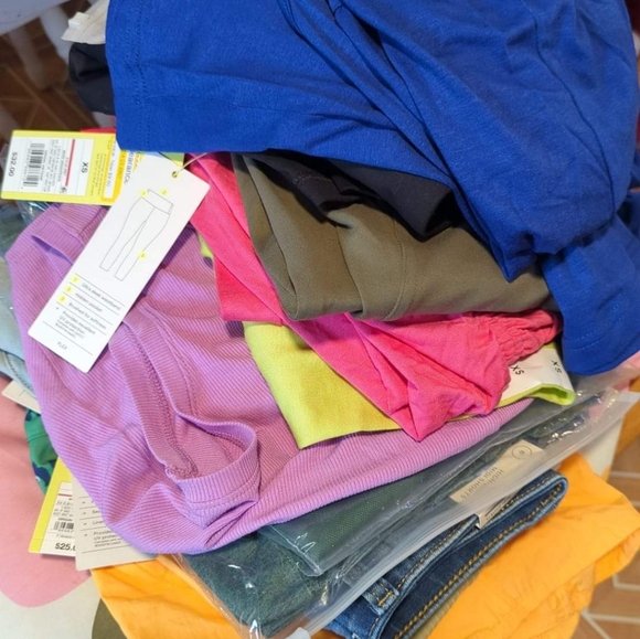 Mystery bag of clothing (3-4 items) - Picture 1 of 1